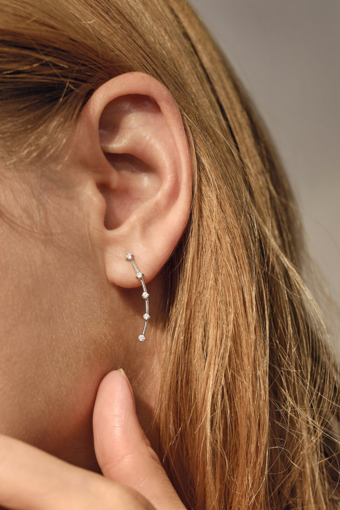 WHITE DROPLET EARRINGS